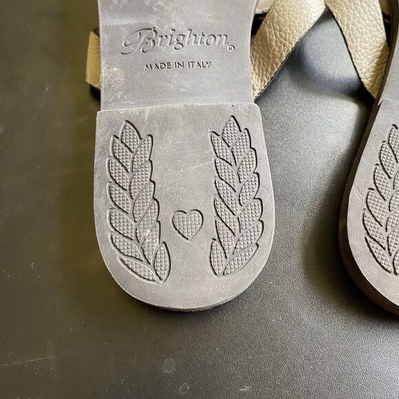 Brighton Alice Greige Leather Thong Sandal Ferrara Ornamentation Sz 9 Italy - Picture 9 of 10